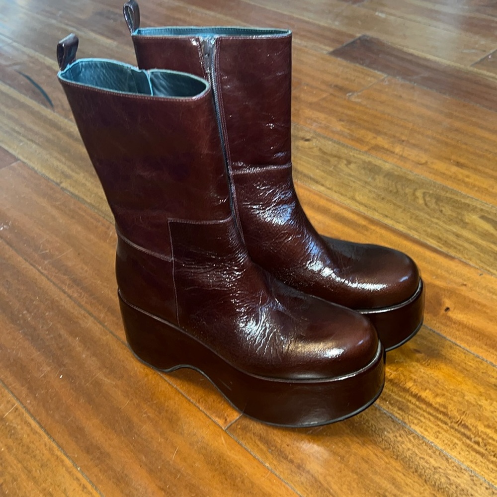 Paloma Barcelo, size 39, made in Spain, brown, zip up, platform.